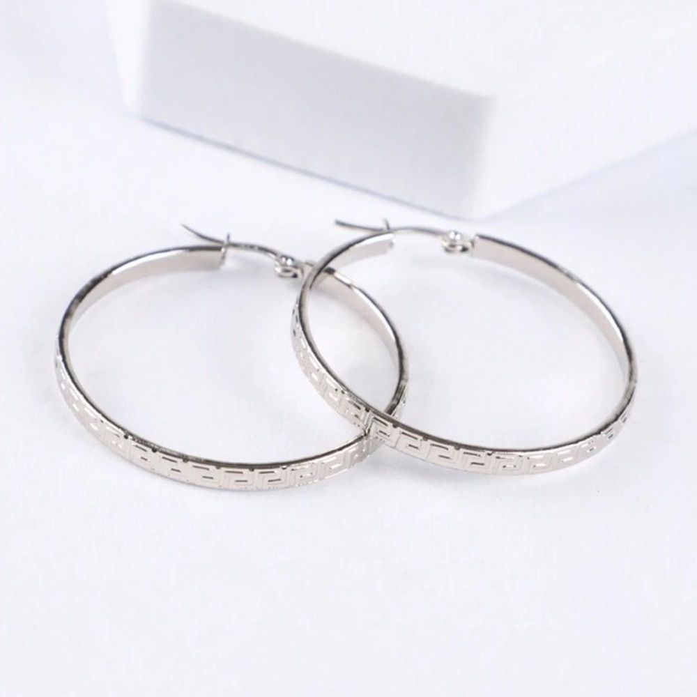 Stainless steel detailed hoop earrings